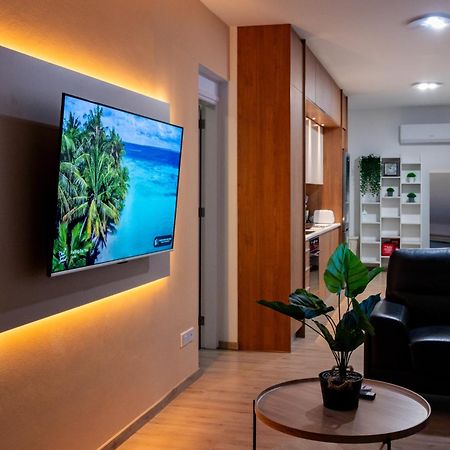Earth Apartment Larnaca Buitenkant foto