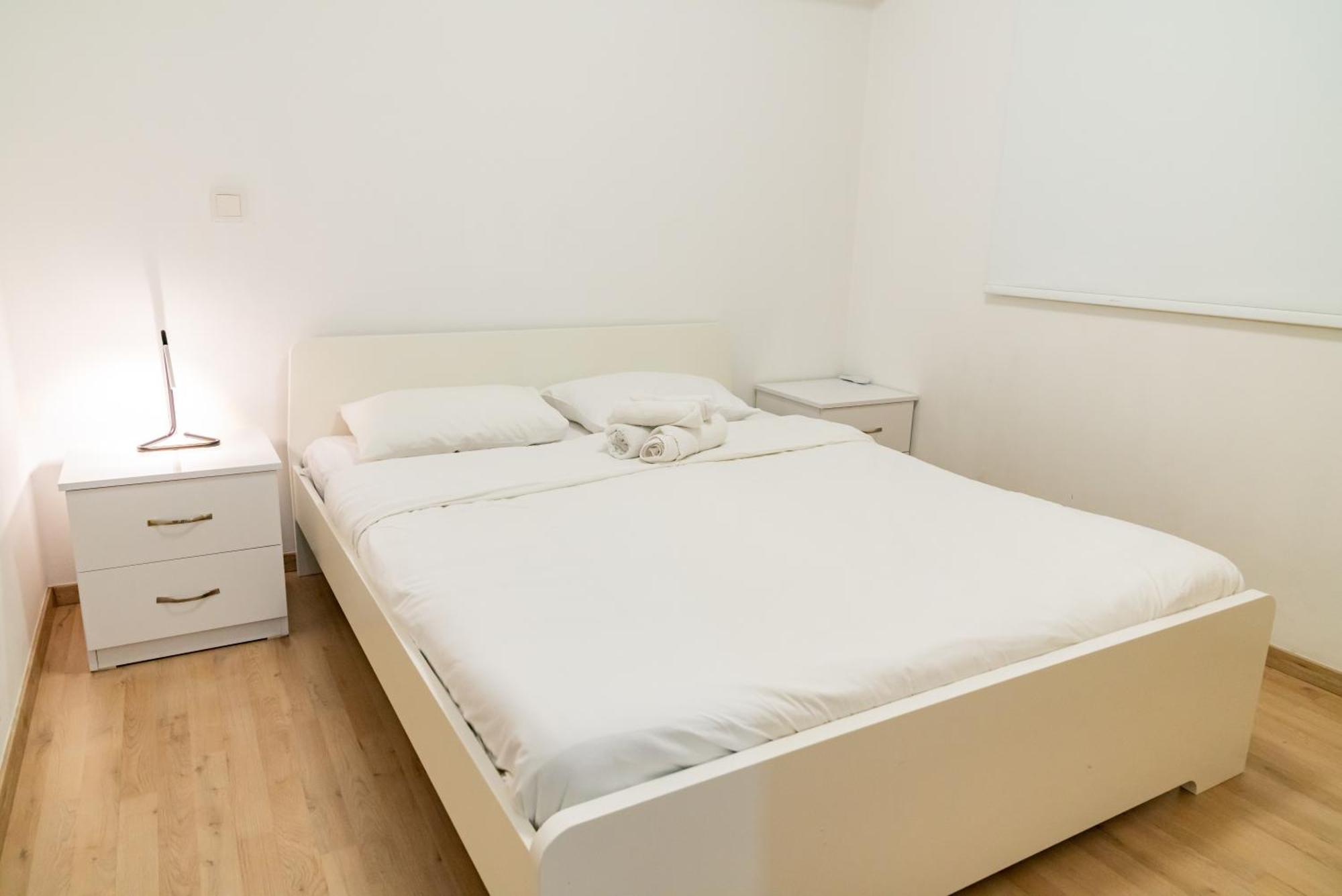 Earth Apartment Larnaca Buitenkant foto